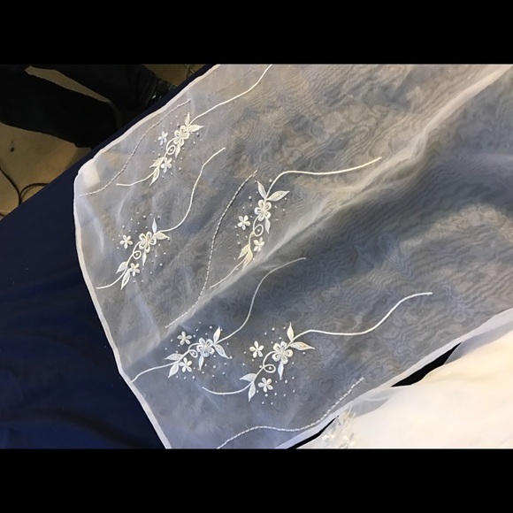 Beautiful Wedding Gown NWT - Picture 4 of 8